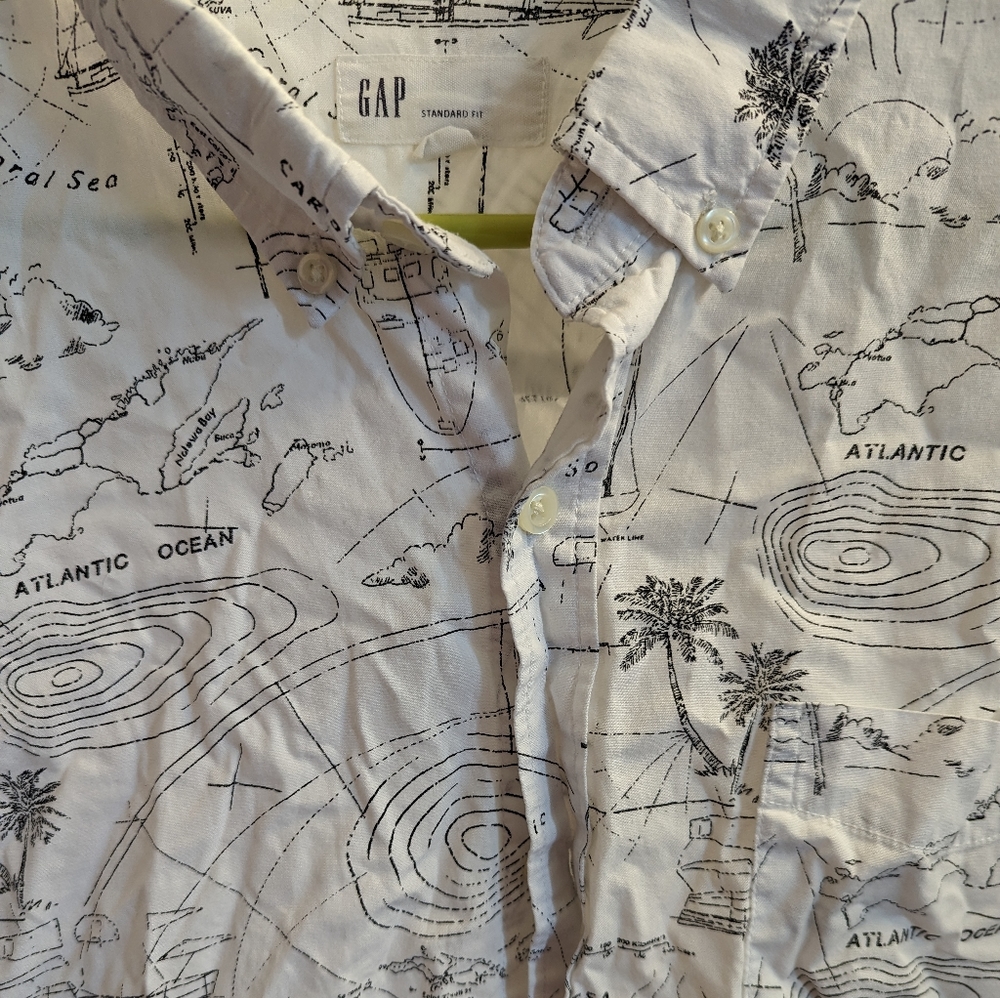 XL Gap short-sleeve button-down with map pattern